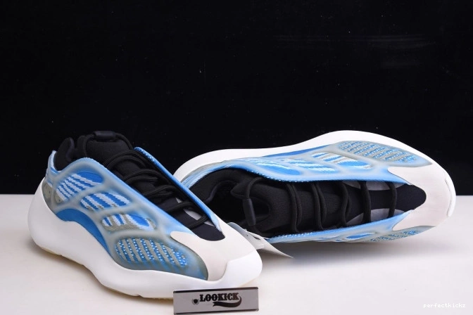 THE YEEZY 700 G54850 GLOW V3 ADIDAS IN DARK 0814